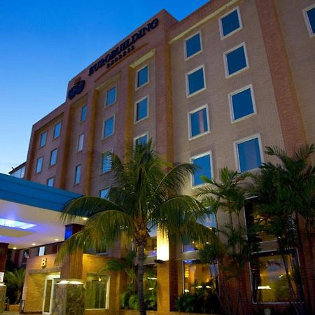 Eurobuilding Express Maiquetia Hotel Екстериор снимка The hotel at night