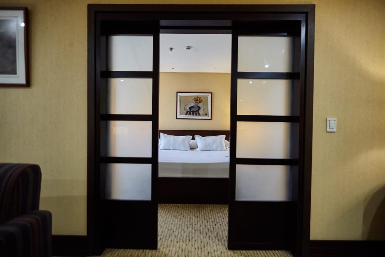Eurobuilding Express Maiquetia Hotel Екстериор снимка A sliding door