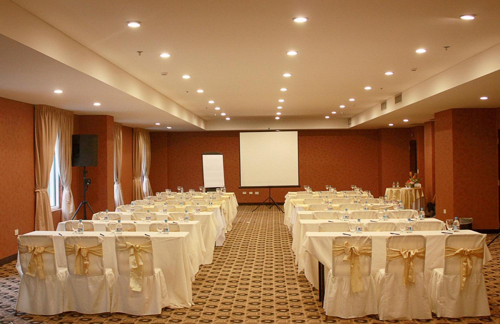 Eurobuilding Express Maiquetia Hotel Екстериор снимка A typical conference room